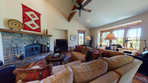 Mammoth Lakes House | Snowcreek Resort Vacation Rentals 1187 Pyramid Peak Drive
