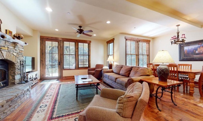 Mammoth Lakes Apartment | Snowcreek VI The Lodges #1133 condo