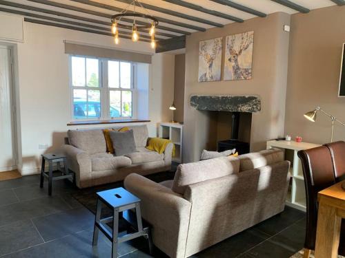 Dolwyddelan House | Snowdonia Cottage with shared hot tub 10mins from ZipWorld