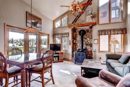 Four O'Clock House | Snowflake Vista