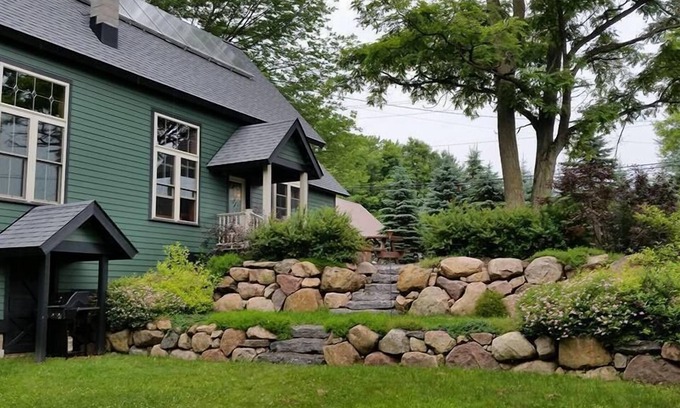 Belfort House | SNOWMOBILERS WELCOME - right on C8 trail, trailer parking available.