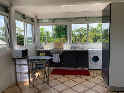 Petit-Bourg House | Soleil levant