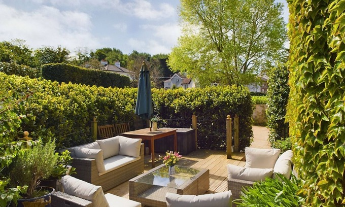 Bembridge House | Solent Landing No 16 Beach Retreat