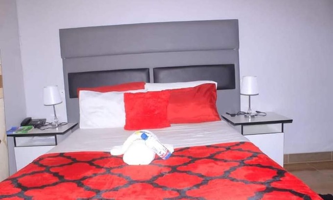 Francistown House | Somerset Sun Guest House