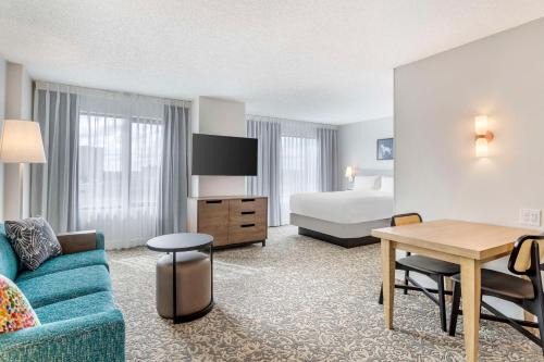 Downtown San Antonio Hotel | Sonesta ES Suites San Antonio Downtown Alamo Plaza - Newly Renovated