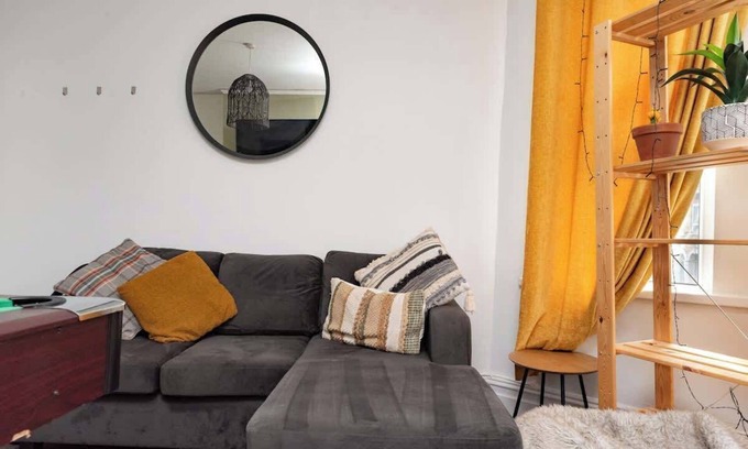 Newport Apartment | Sophia’s Retreat - 2 Floor 4 Bed Apartment Newport