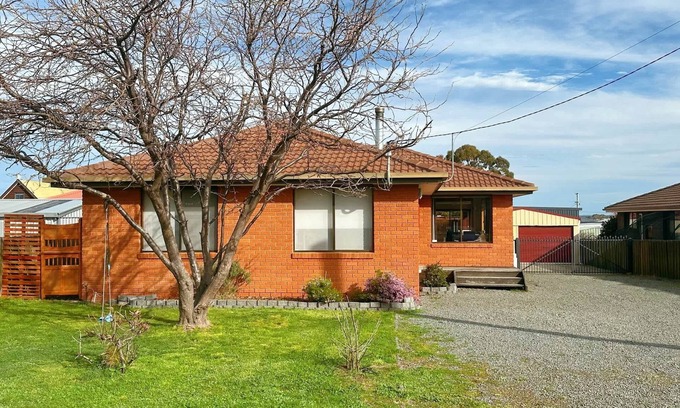 Sorell House | Sorell Sunlight Escape - 10 minutes from Airport