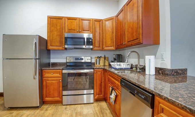 West Poplar Apartment | Sosuite 2BR Apt w W D Gym On-site Restaurant