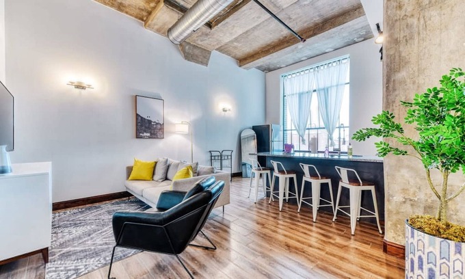 West Poplar Apartment | Sosuite 2BR Apt w W/d, Gym, On-site Restaurant