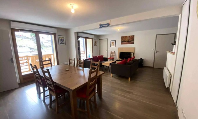 Sers Apartment | South-facing 8-bed apartment with WIFI