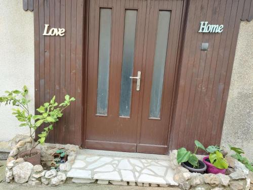 Leskovac Apartment | South Happiness