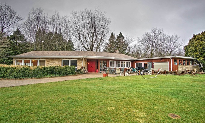 South Haven House | South Haven Home ~ 1 Mi to Lake Michigan!