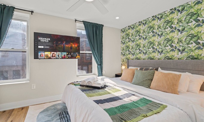 Passyunk Square Apartment | South Philly Stunner- Walk to Cheesesteak Heaven