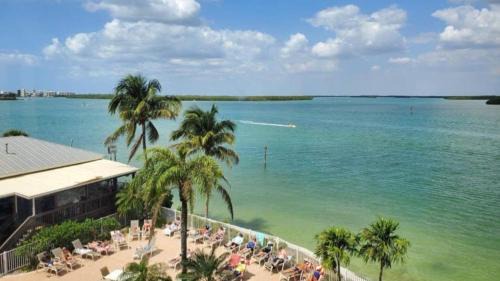 Fort Myers Beach Apartment | Southern Comfort - Updated Waterfront Condo