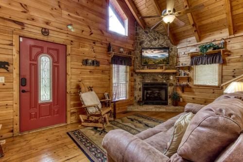 Gatlinburg - Pigeon Forge House | Southern Serenity, Pool table, Hot Tub, WIFI, 560 FREE tickets each paid day