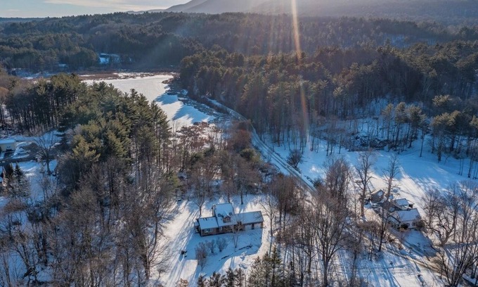 Arlington House | Southern Vermont Cottage in charming Arlington