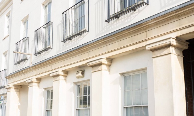 Cheltenham Apartment | Spa Court