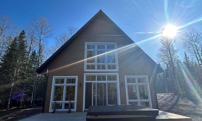 Saint-Michel-des-Saints Ski Chalet | Spa, Lakeside & Adventure - Nature Chic