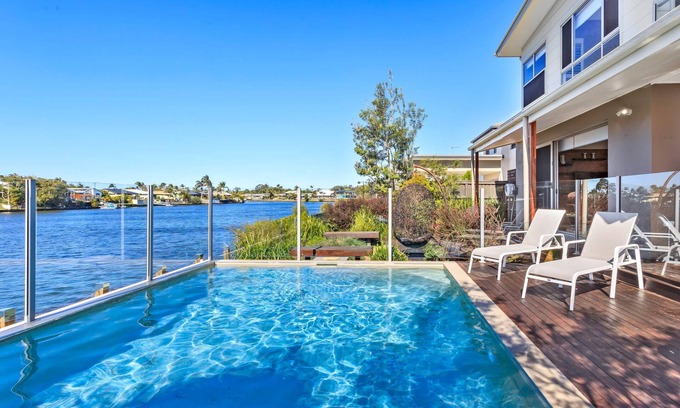 Birtinya House | Spa|Pool|Paradise|Tranquil Waterfront Paradise|Canal Views