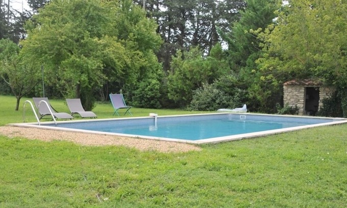 Lagnes Cottage | Space and greenery.