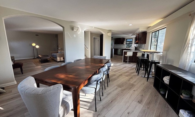 Thousand Oaks House | Spacious 1950 Sqft Guest Suite Beautiful House & View