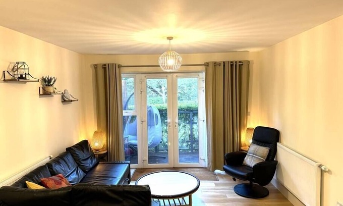 London Borough of Bromley Apartment | Spacious 1BD Orpington Flat, 20 min to Central LDN