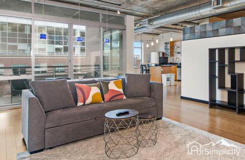 LoDo House | Spacious 1br Loft W Balcony & Gym Access