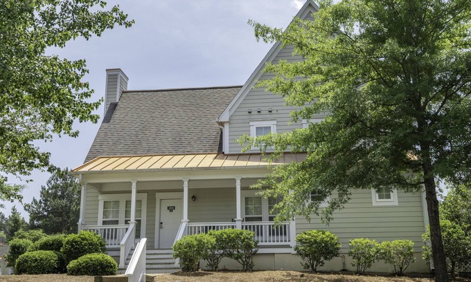 Lackey Cottage | Spacious 2 bedroom/2 bath Cottage minutes to Water Country and Busch Gardens