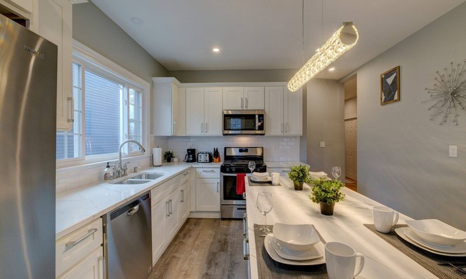 Roxbury Apartment | Spacious 2bd/1ba | Free Parking | 3D TOUR 5233