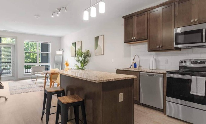 Auburn Hills Apartment | Spacious 2BR/2BA | Gym & Pool