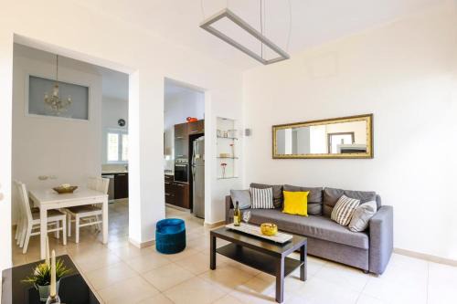 Old North Apartment | Spacious 2BR Apartment with 2 Bathrooms, Living Room & Kitchen - Prime LocationNear ddizengoff st
