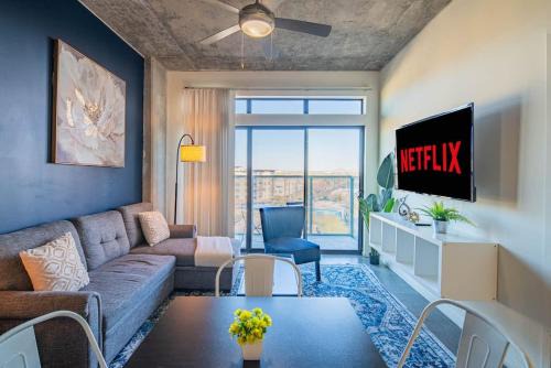 Evans Churchill Apartment | Spacious 2BR Apt with Gym Pool Parking