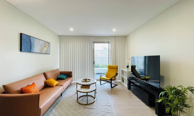 Botany Apartment | Spacious 3-bedroom apartment in enjoyable Botany with AC 2 parking