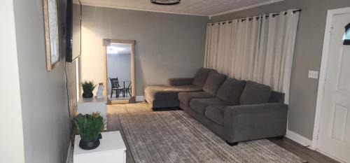 Church Street Apartment | Spacious 3-Bedroom House in Atl