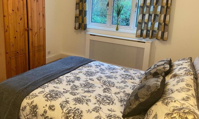 Northumberland Heath House | Spacious 3 bedroomed house with street parking