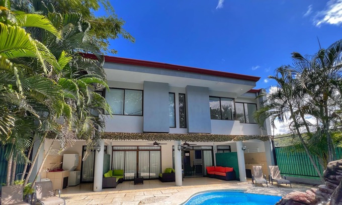 Coco House | Spacious 3 Bedroom House with Private Pool with Waterfall.