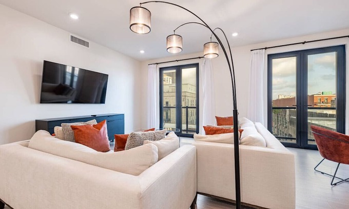 Central Business District Hotel | Spacious 3BD Unit: 3 Ensuites - great for couples, groups, family