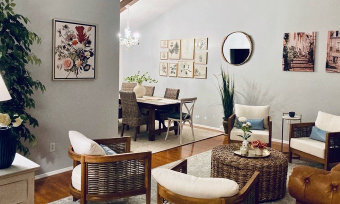 South Euclid House | Spacious 3BDR near Cleveland Clinic, UH, Case Western, Downtown Cleveland