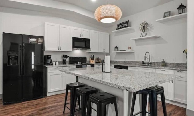 Buffalo Springs House | Spacious 3BR/2BA Lakeside Escape