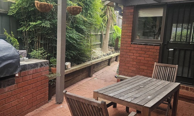 Watsonia North House | Spacious 4-bedroom house in beautiful Watsonia North with AC