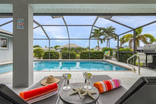 Pelican House | Spacious 4-Bedroom Villa with Private Pool and Canal View- Villa Red Coral - Roelens