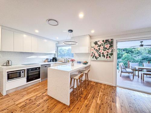 West Ryde Apartment | Spacious 4-bedrooms apartment in West Ryde with WiFi, AC