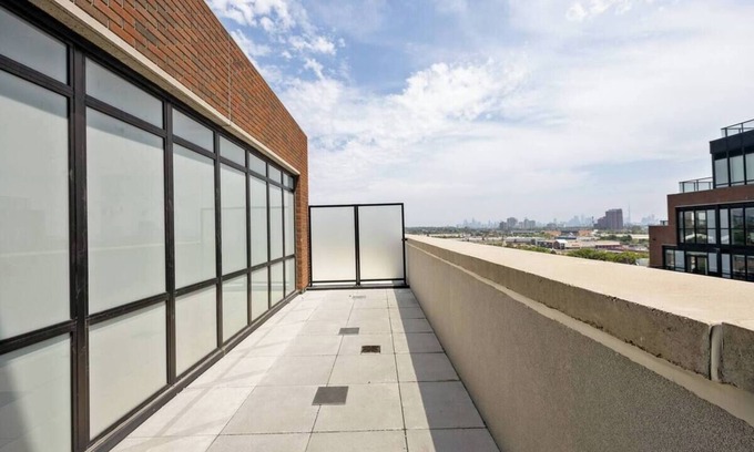 Harwood Apartment | Spacious 4BR Suite Getaway with AMAZING City Views