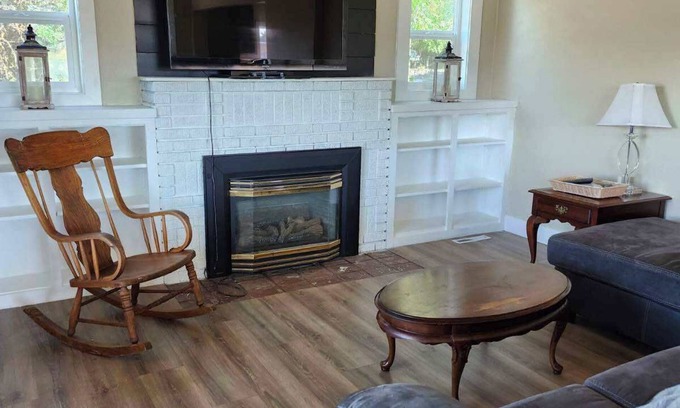 West Clarkston-Highland House | Spacious 5-bedroom house in welcoming Clarkston with WiFi, AC