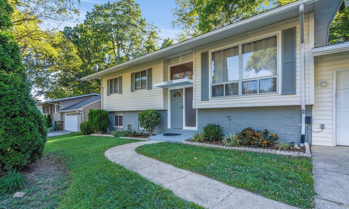 Aspen Hill House | Spacious 5-Bedroom House in Rockville Fast WiFi, Gaming Area & Fenced Yard