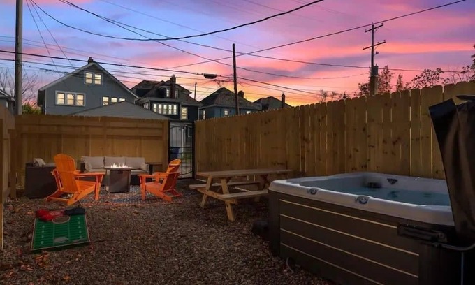 Glen Echo Apartment | Spacious 5-Bedroom Home with Hot Tub