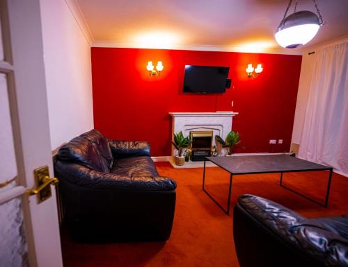 Luton Apartment | Spacious 5 Bedroom Near Airport