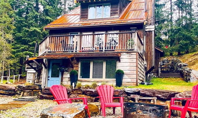 East Kootenay House | Spacious 5 bedroom Panorama Mountain Retreat !