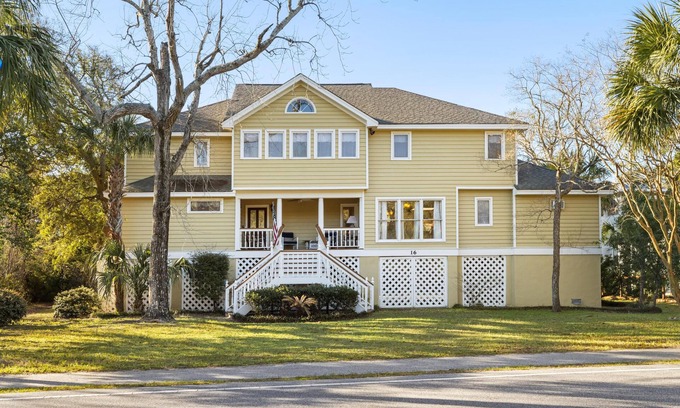 Isle of Palms House | Spacious 5+ Bedroom House Near Beach! On beach access path! SUMMERTIME FUN!