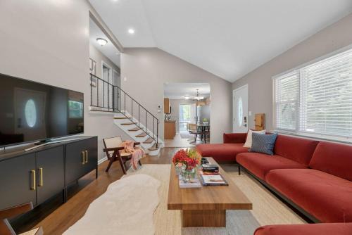 Columbus House | Spacious 5BR Firepit with Deck Near OSU and More